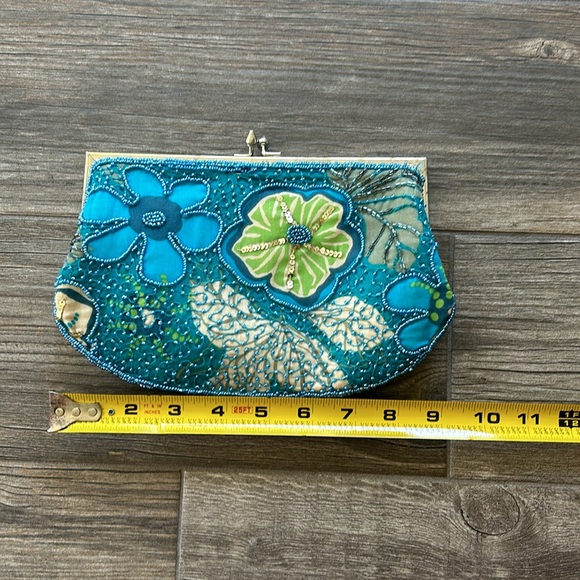 Beaded and sequins embossed clutch purse - Picture 7 of 8
